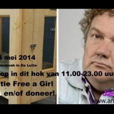 Jan Medendorp journalist sluit zich op in een hok voor geldinzameling voor free a girl actie 2014